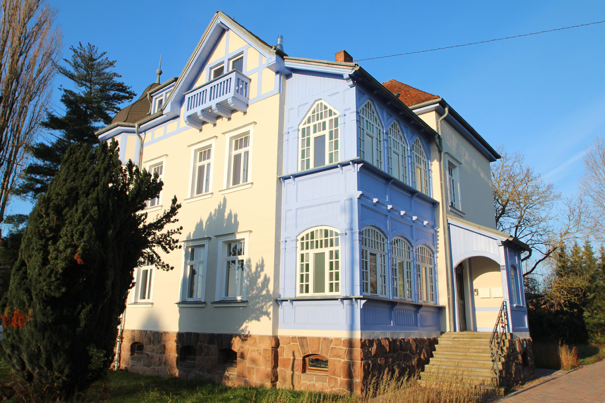 Holz-und Fassadenanstrich Villa in Altmittweida